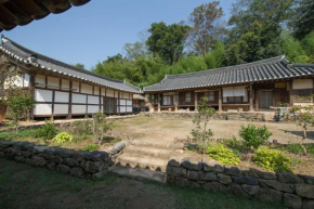  Jinrae Lee's Traditional House  Посон